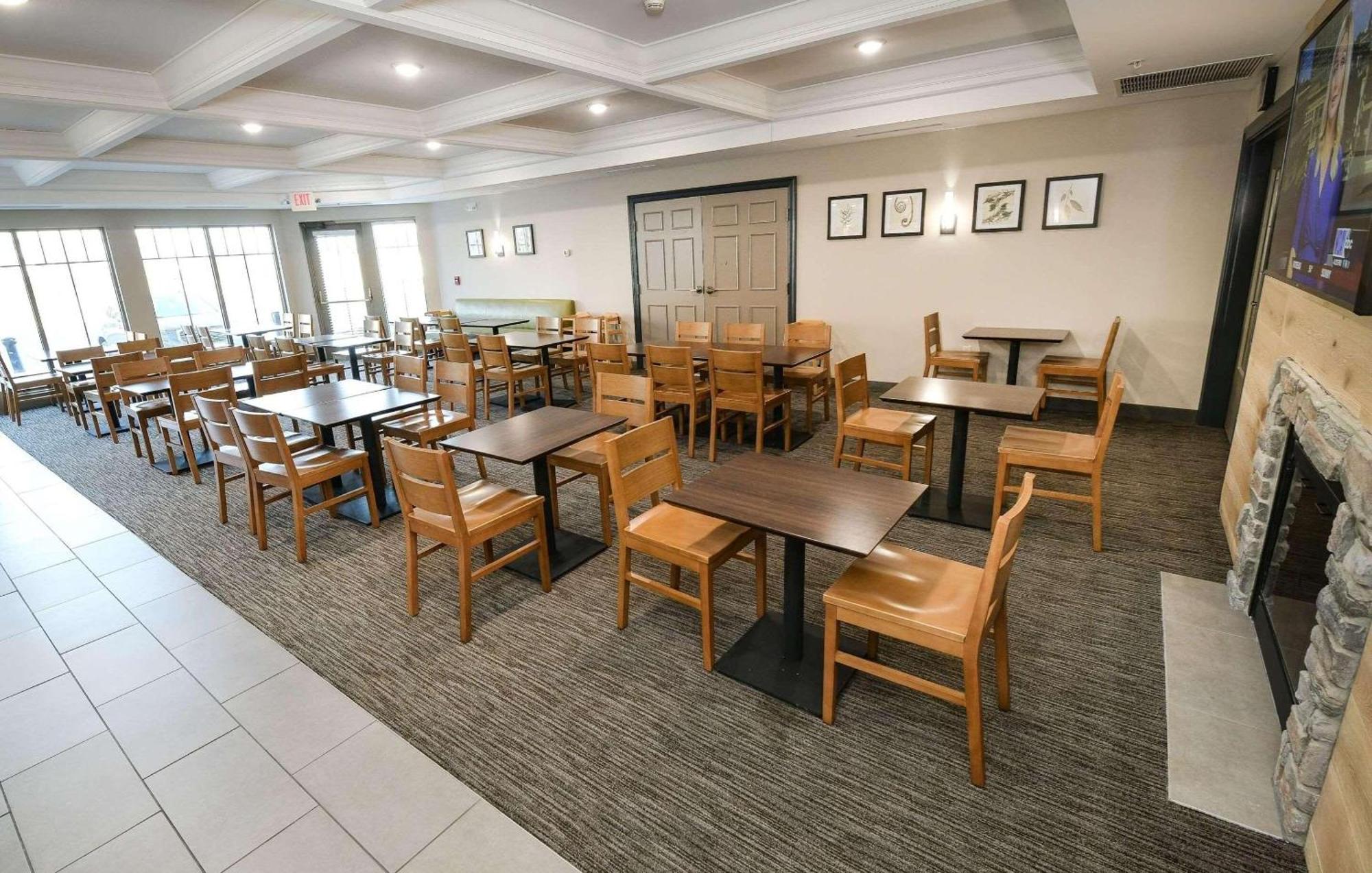 Country Inn & Suites By Radisson, Grand Forks, Nd Esterno foto
